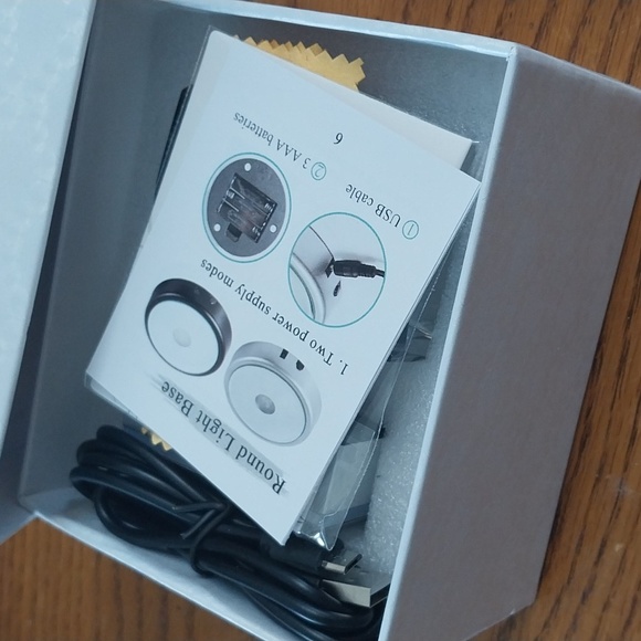 Engraved crystal angel on lighted base - Picture 9 of 13